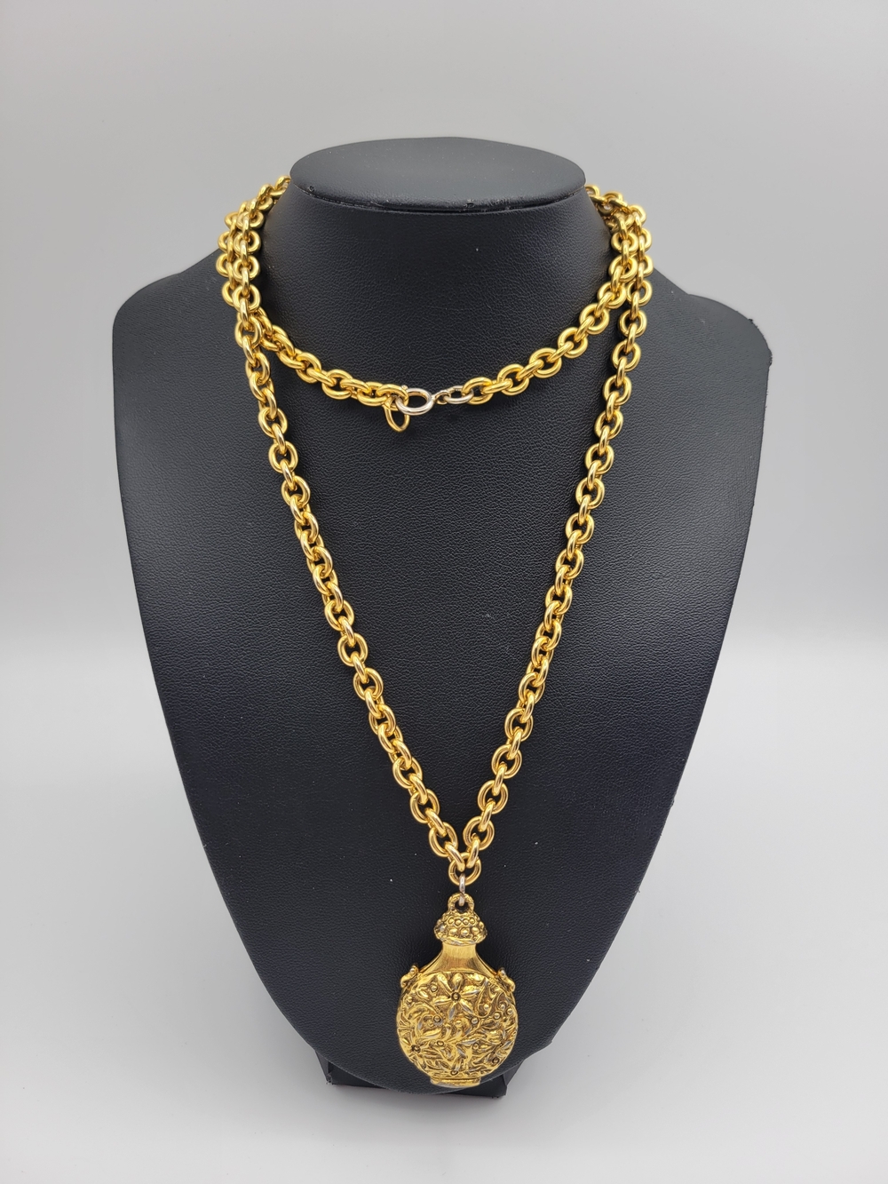 Vintage Gold tone Unmarked Perfume bottle Long Necklace - Picture 3 of 7